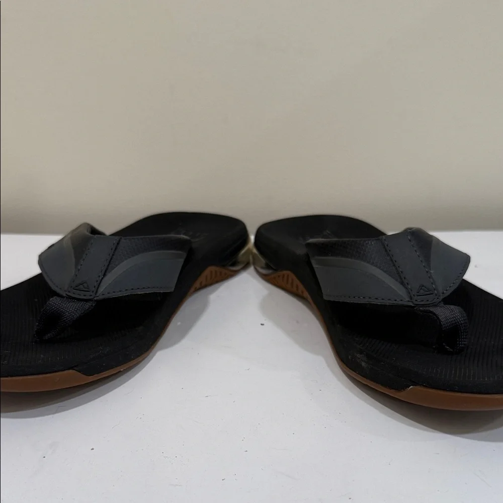 *Reef Men's Black and Gray Flip Flops (sz 10)